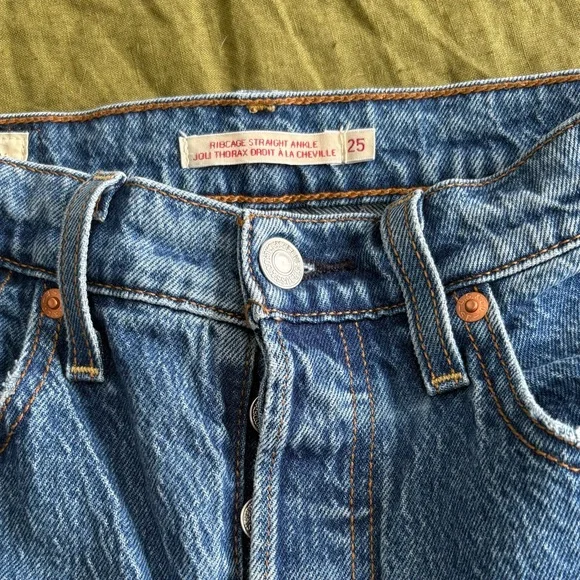 Levi’s Ribcage Straight Jeans - Picture 2 of 3